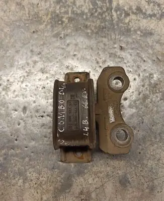 Opel Combo C Engine mount bracket