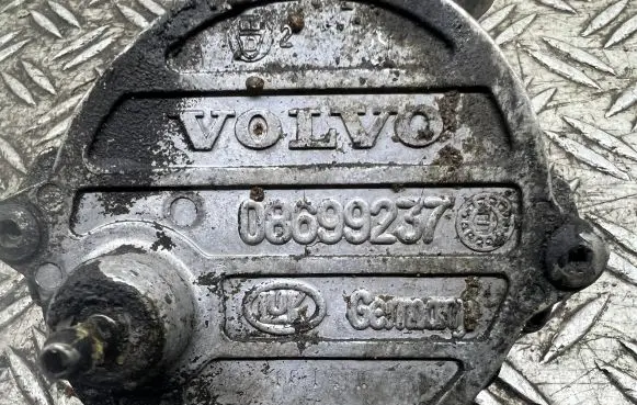 Volvo V70 Vacuum pump 08699237