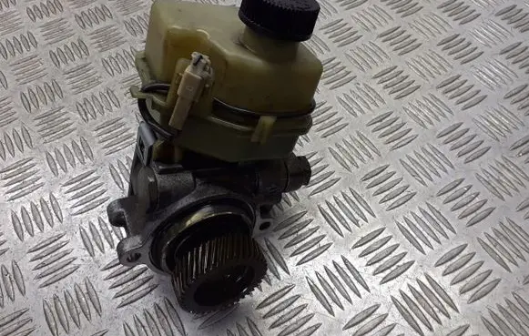 Mazda 5 Power steering pump