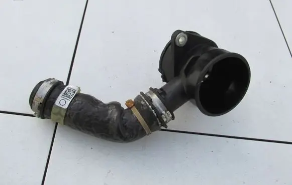 Ford Focus Intake resonator AV616C784AF