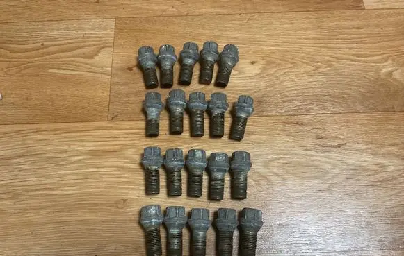 Volvo V70 Nuts/bolts 