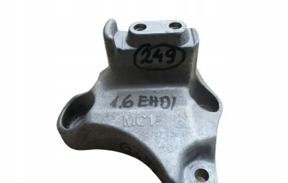 Peugeot 308 Engine mounting bracket 9673772880