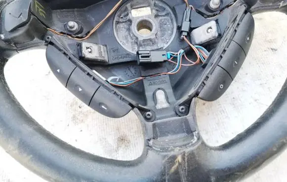 Opel Zafira A Steering wheel buttons/switches 90561159