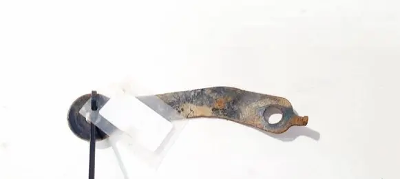 Engine mounting bracket