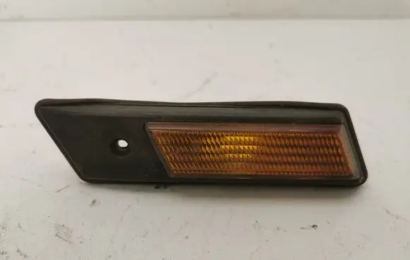 BMW 3 E36 Front fender indicator light 1378013 13780139