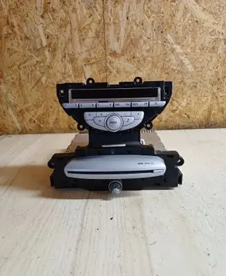 Radio/CD/DVD/GPS head unit