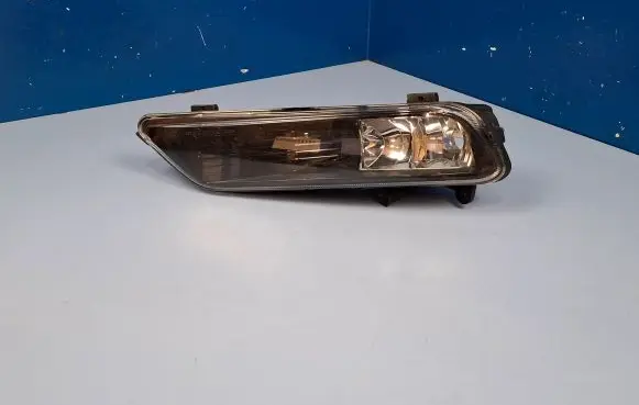 Volkswagen PASSAT B7 Front fog light 17662401