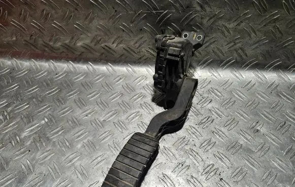 Renault Laguna II Accelerator throttle pedal 8200002904 6PV00811900
