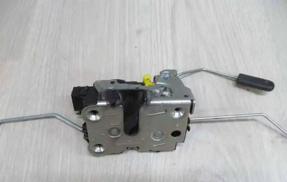 Iveco Daily 5th gen Front door lock 31343