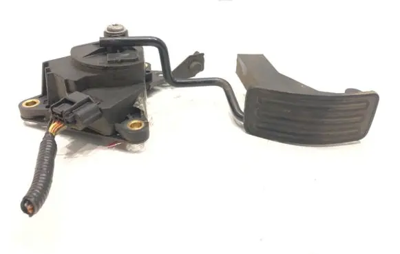 Nissan Qashqai Accelerator throttle pedal