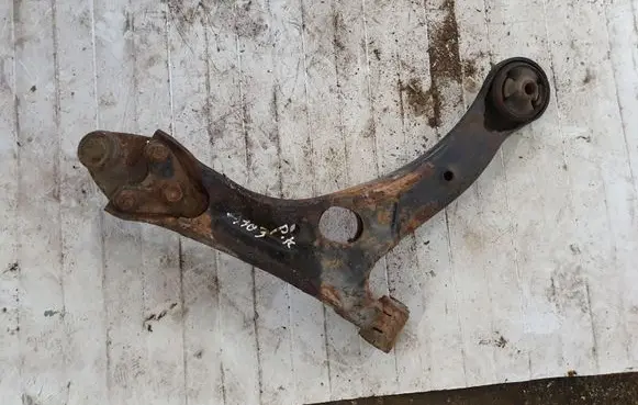 Toyota Corolla Verso E121 Front lower control arm/wishbone NOCODE