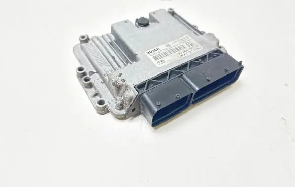 KIA Ceed Engine control unit/module 391032A716 1039S26538 0281015438