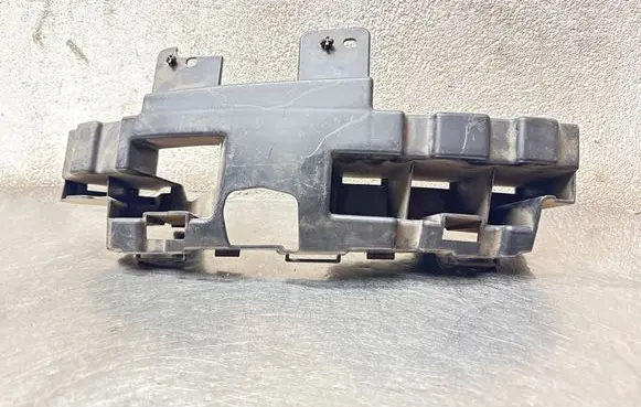 Ford C-MAX I Front bumper mounting bracket 3M5117E857