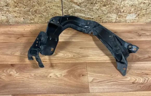 Mercedes-Benz C W203 Fender mounting bracket 