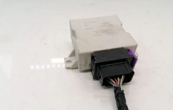 Toyota Avensis T250 Window wiper relay 8594005040