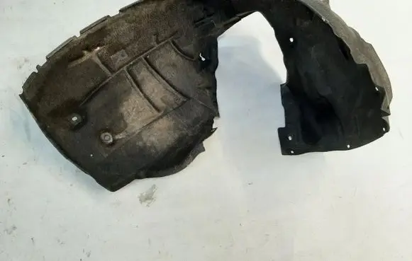 Front wheel arch liner splash guards