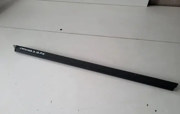 Opel Crossland X Rubber seal front coupe door window 