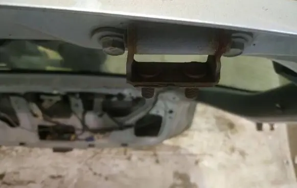 Toyota Corolla E120 E130 Tailgate/trunk/boot hinge