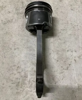 Land Rover Range Rover L405 Piston with connecting rod