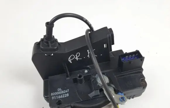 Renault Trafic II (X83) Front door lock 8200008247