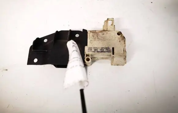 Volkswagen PASSAT B6 Central locking motor 3B0959782A