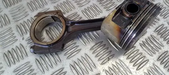 Chrysler Stratus Piston with connecting rod
