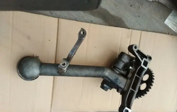 Mercedes-Benz E W124 Oil pump R6031810926
