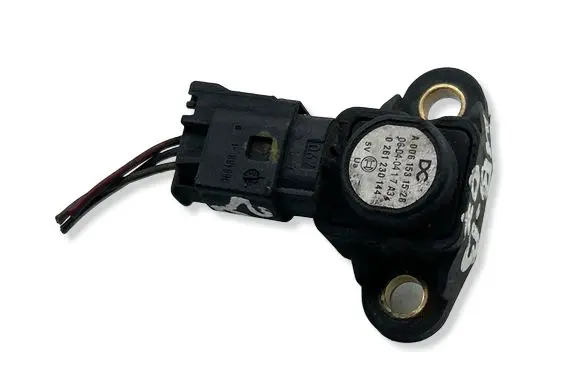 Mercedes-Benz B W245 Air pressure sensor A0061531528 06040417A3 0261230144