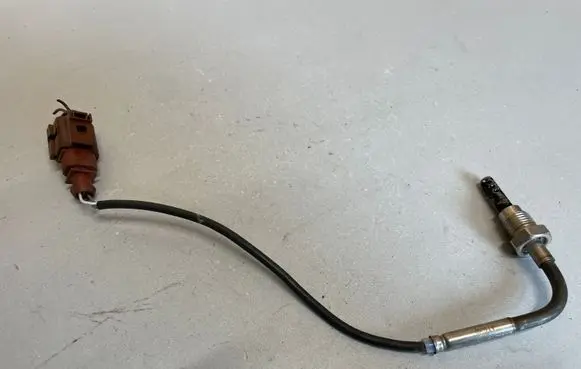Audi A4 S4 B8 8K Exhaust gas temperature sensor 05A906088