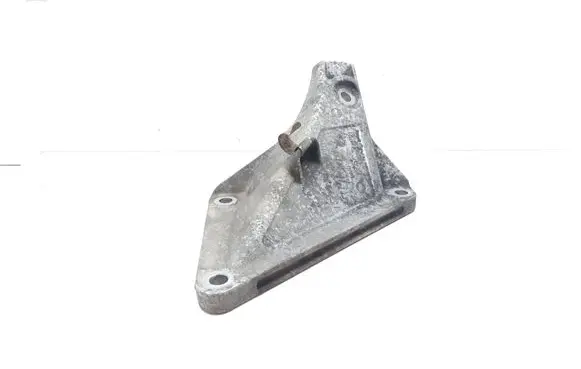Engine mounting bracket