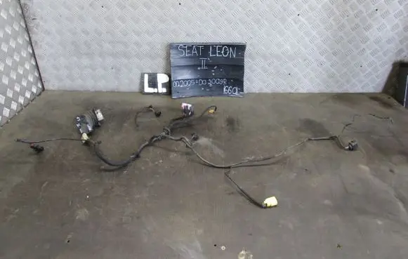 Seat Leon (1P) EUR ISO radio connector 1P1971120C