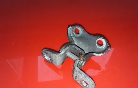 Toyota Auris 150 Front door lower hinge ES03 4009