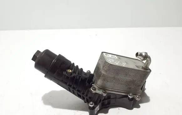 BMW 5 G30 G31 G38 Oil filter mounting bracket 8586674