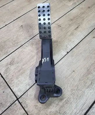 Accelerator throttle pedal