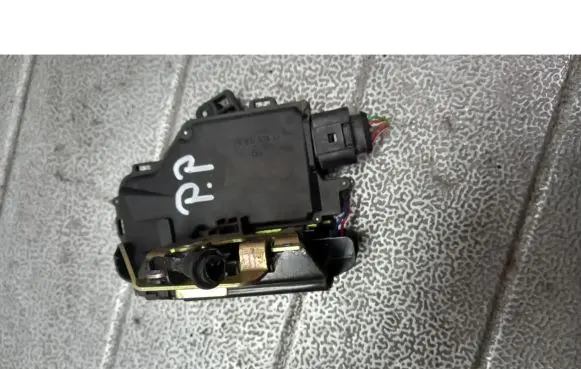 Audi A6 S6 C5 4B Front door lock