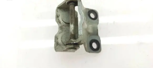 Subaru Outback Tailgate/trunk/boot hinge