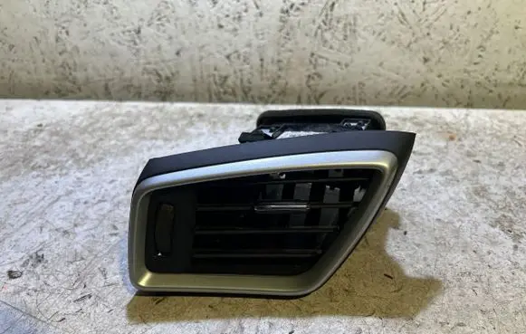 Nissan Qashqai Dashboard side air vent grill/cover trim 687614EH0A