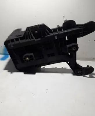 Volkswagen PASSAT B6 Battery box tray 