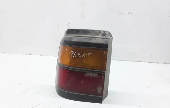 Volkswagen PASSAT B3 Rear/tail lights 333945111