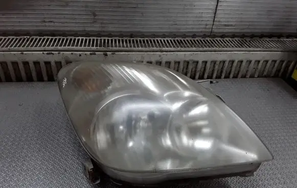 Toyota Corolla Verso E121 Headlight/headlamp