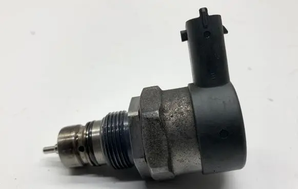 Jeep Grand Cherokee Fuel pressure regulator 0281006209