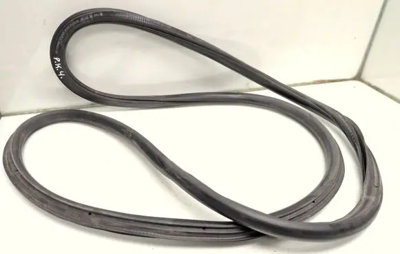 Skoda Superb B6 (3T) Front door rubber seal 3T0867365