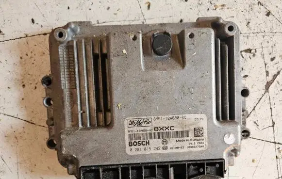 Ford Focus Engine control unit/module 8M5112A650XC 0281015242