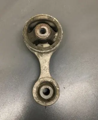 Honda Civic Engine mount bracket UP2
