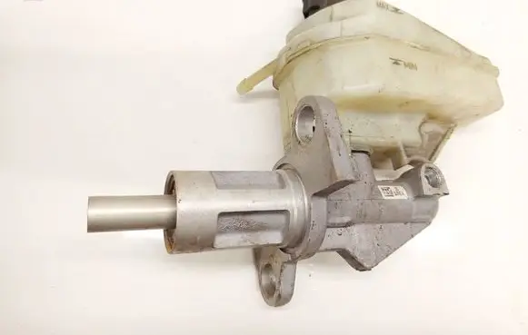 Volkswagen Golf V Master brake cylinder 03350886471