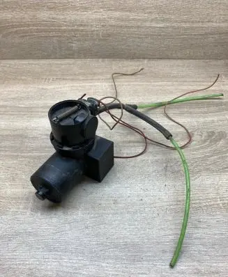 Volkswagen Golf I Central locking vacuum pump 171906230