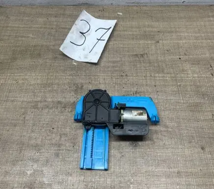 Mercedes-Benz E W211 Seat adjustment motor 2209700026