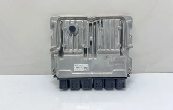 BMW 5 G30 G31 Engine control unit/module 0281037305 5A204E0