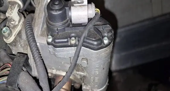 Volkswagen Jetta V EGR valve 03C131503B
