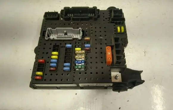 Volvo V70 Fuse box set 28017881 30728512